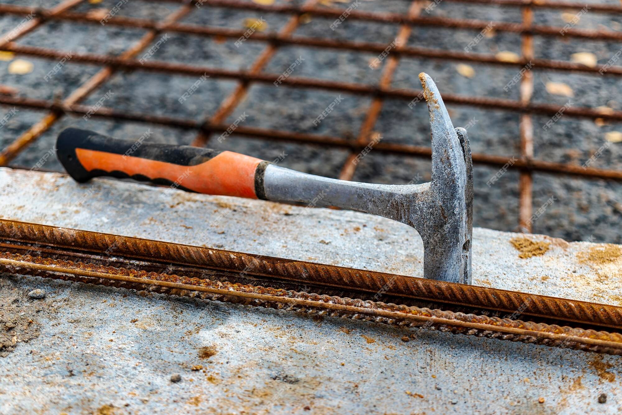 Outil De Construction Pour La Pose De Briques Et De Blocs Outils De Maçon  Marteau Spatule Truelle Gants Outils à Main Sur Le Fond De La Maçonnerie