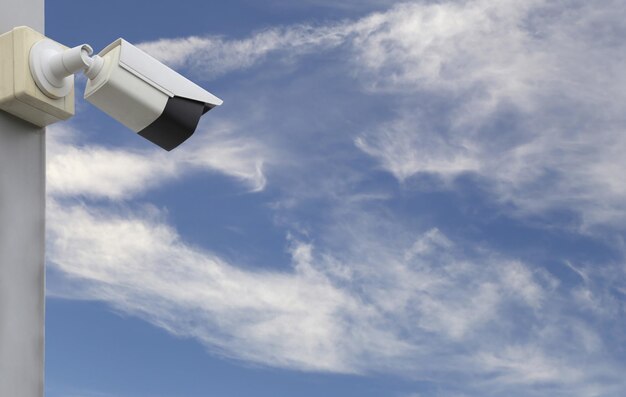 Outil de vidéosurveillance sur fond bleu