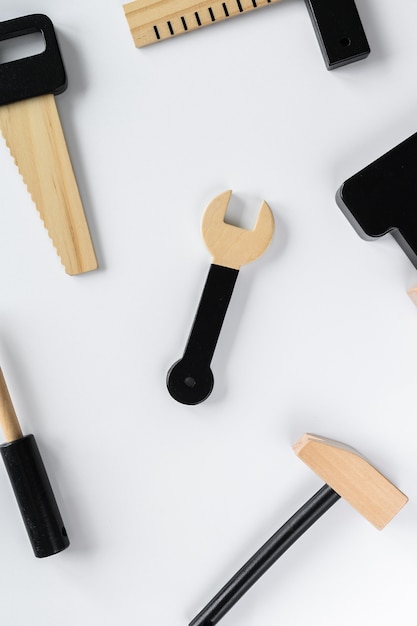 Outils en bois pour enfants