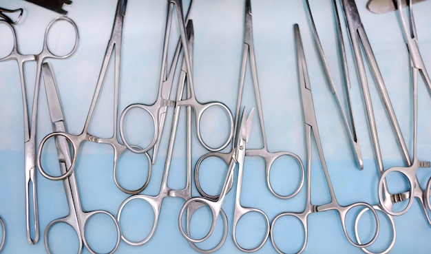 Outils chirurgicaux chirurgicaux / vétérinaires. Instruments médicaux en acier