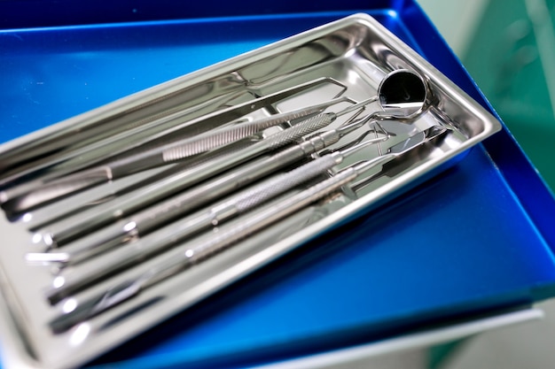 Outils de dentisterie isolés