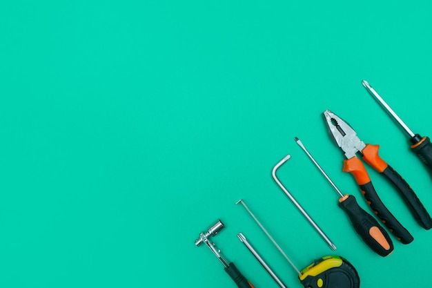 Outils sur fond vert isolé