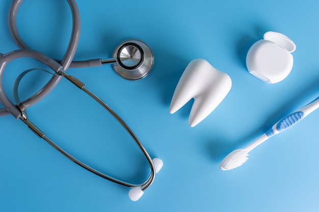 outils de matériel dentaire sain pour les soins dentaires Professional Dental concept