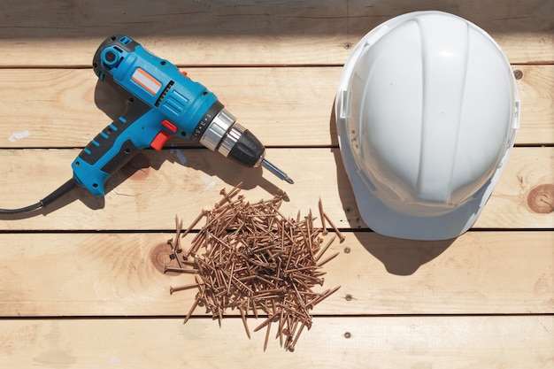 Outils pour la construction d&#39;un plancher en bois ou d&#39;une terrasse