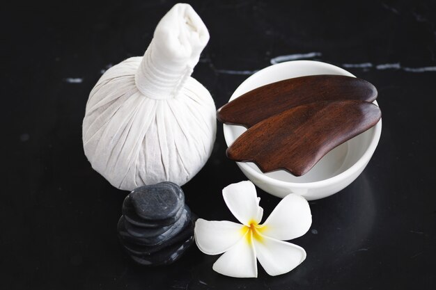 Outils pour différents types de massages asiatiques