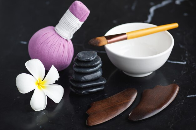 Outils pour différents types de massages asiatiques