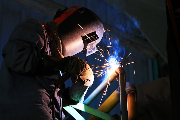 Ouvrier industriel en soudure