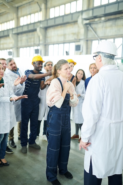 Ouvrier d'usine désespéré