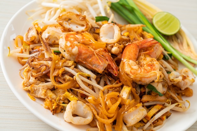 Pad Thai Seafood - Nouilles sautées aux crevettes, calamars ou poulpes et tofu à la thaïlandaise