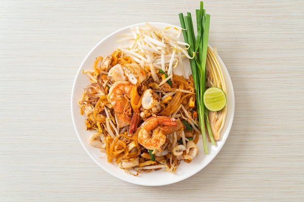 Pad Thai Seafood - Nouilles sautées aux crevettes, calamars ou poulpes et tofu à la thaïlandaise