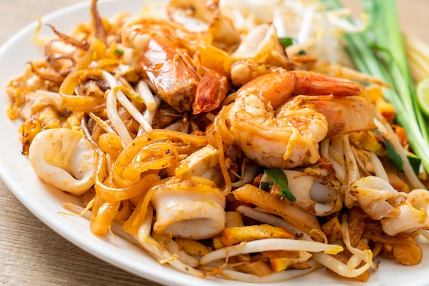 Pad Thai Seafood - Nouilles sautées aux crevettes, calamars ou poulpes et tofu à la thaïlandaise