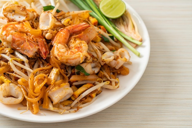 Pad Thai Seafood - Nouilles sautées aux crevettes, calamars ou poulpes et tofu à la thaïlandaise