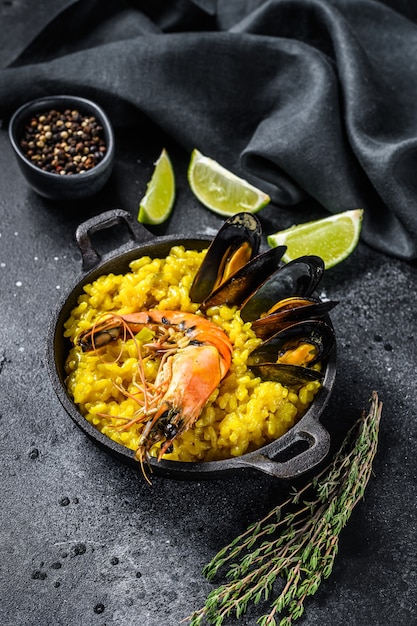 paella aux crevettes, crevettes, moules