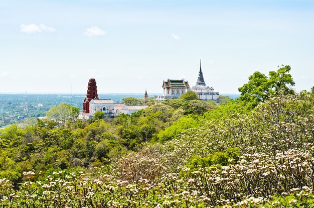 Pagode sur la montagne au temple Phra Nakhon Khiri, site archéologique de la province de Phetchaburi en Thaïlande