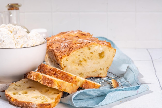 Pain au fromage cottage Tendance fromage caillé cuisson maison pain pain fromage et parmesan haute teneur en protéines sain et céto régime alimentaire non sucré petit déjeuner cuisson