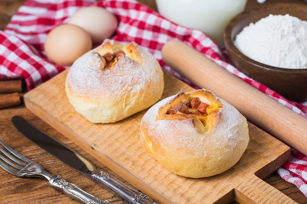 Pain au fromage sur la table