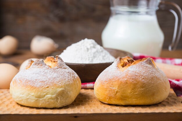 Pain au fromage sur la table