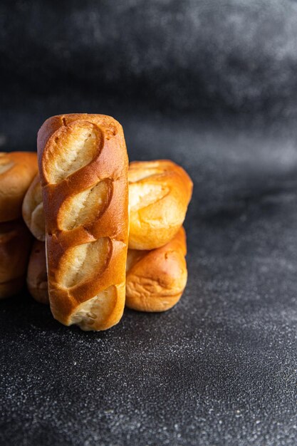 pain au lait pâtisserie boulangerie française repas frais collation alimentaire sur la table copie espace nourriture fond rustique