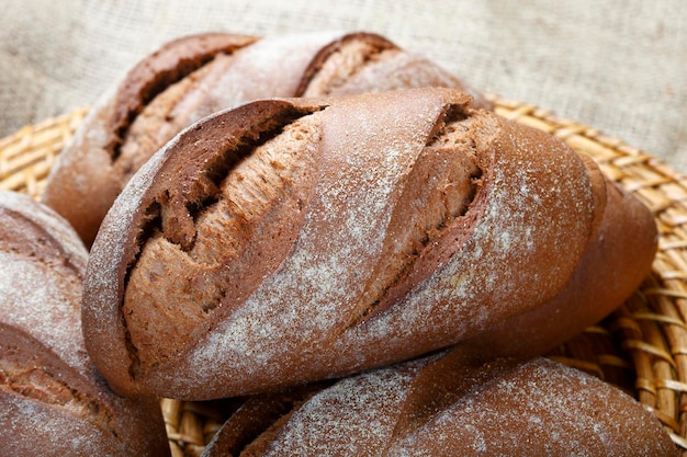 Pain au petit-déjeuner avec de la farine complète