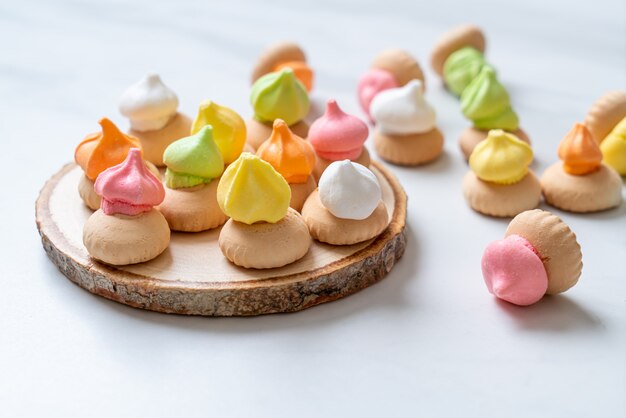 pain aux biscuits avec du sucre coloré