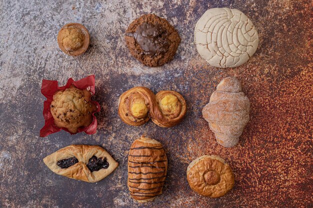 Pain de boulangerie traditionnel fait maison sucré et pâtisserie, différentes saveurs