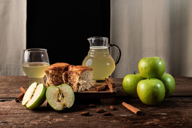 Pain à la cannelle avec pomme verte et amandes