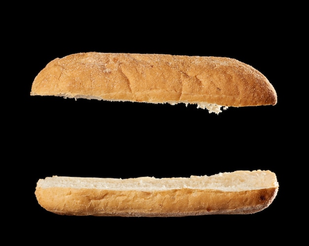 Pain ciabatta cuit en deux isolé