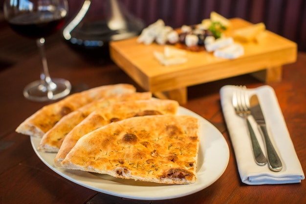 Pain ciabatta italien dans un restaurant