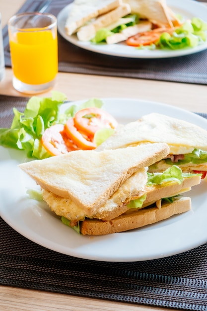 Pain de club et sandwiches