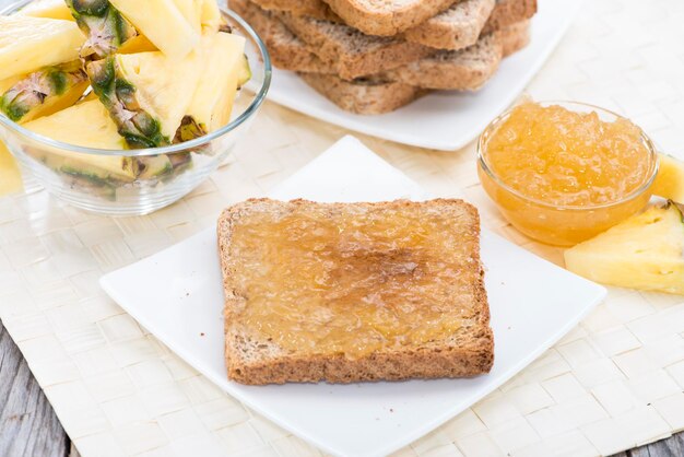 Pain à la Confiture d'Ananas