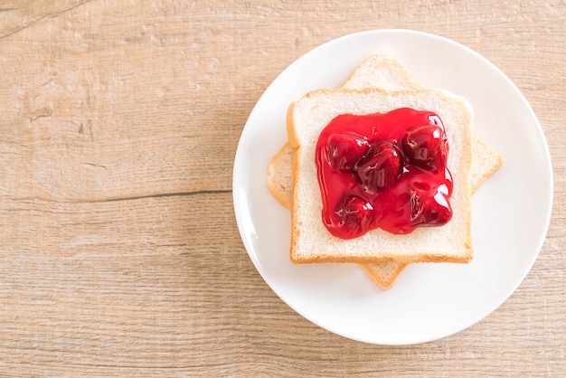 pain à la confiture de fraises