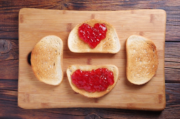 pain à la confiture de fraises