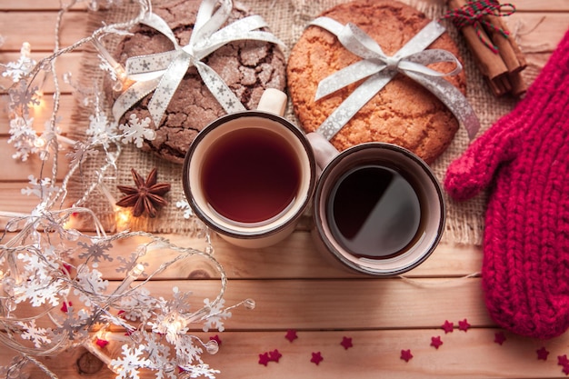 Pain d'épice de Noël avec deux cafés