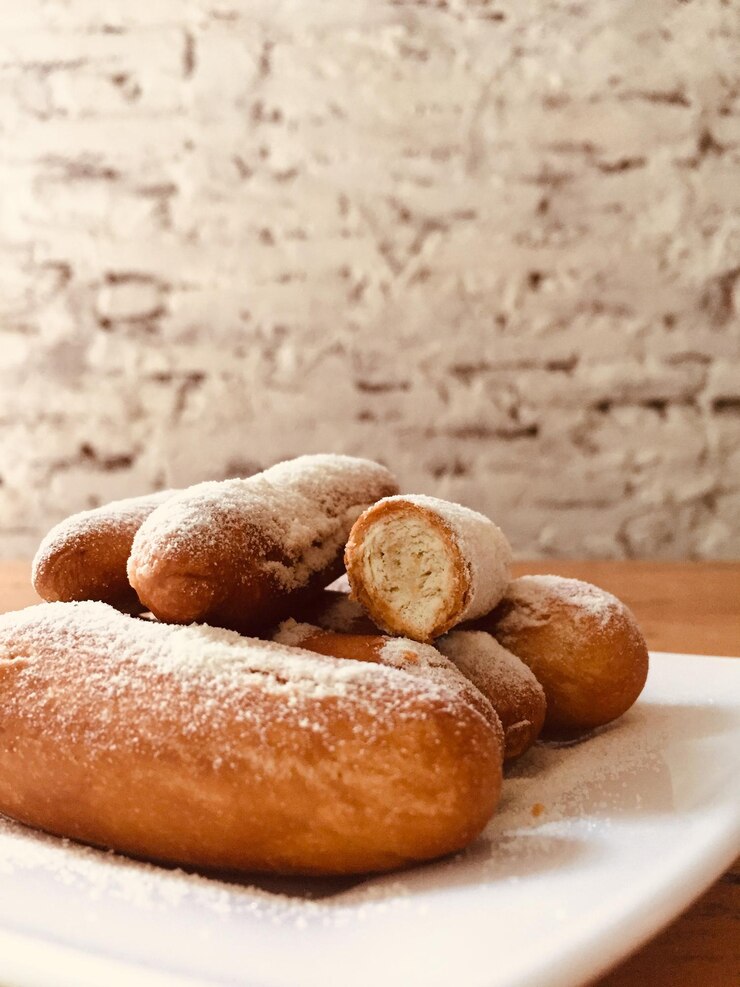 Photo un pain sur fond blanc