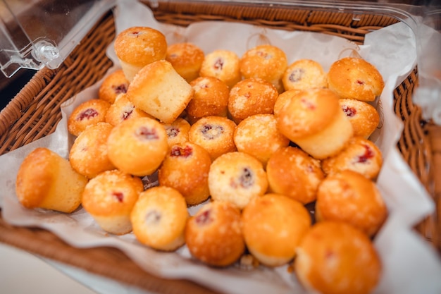 Pain frais sur un écran de boulangerie