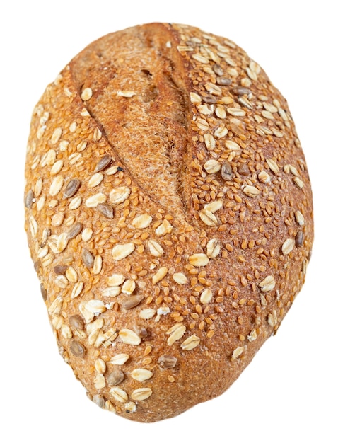 Pain de grains entiers sain Artisanal isolé sur blanc