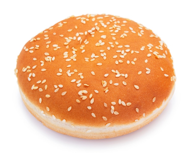 Pain à hamburger isolé sur fond blanc libre