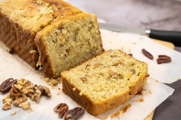 Pain maison à la banane et aux noix ou quatre-quarts