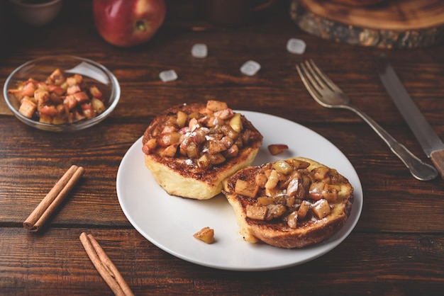 Pain perdu aux pommes et à la cannelle