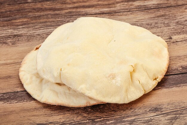 Pain pita traditionnel pour le goûter