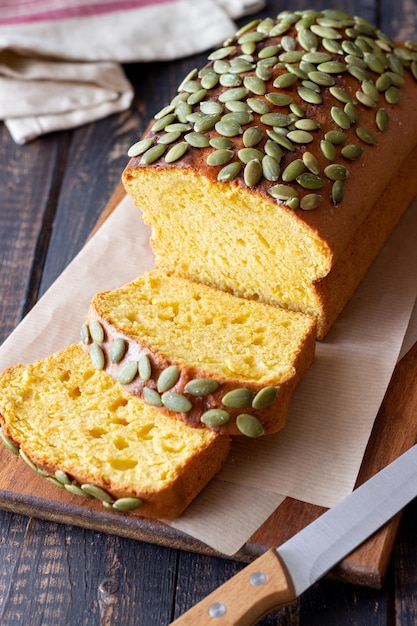 Pain de potiron aux graines. Pâtisserie. La nourriture végétarienne. Gâteau.