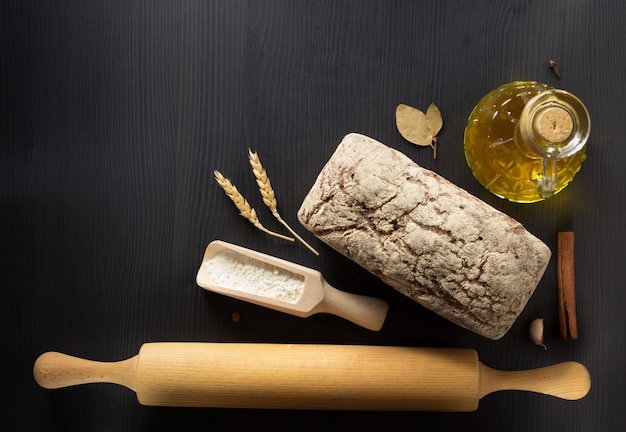 Pain et produits de boulangerie sur bois