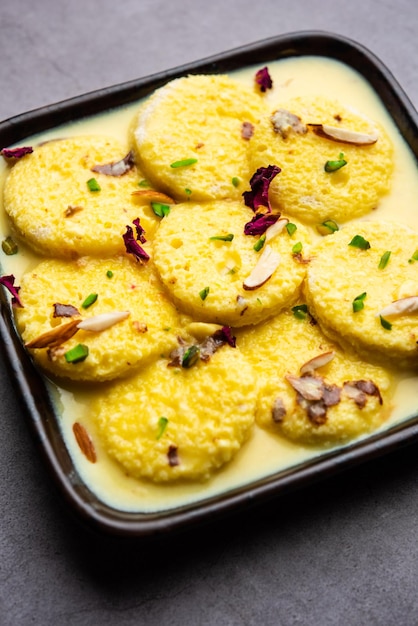 Le pain Rasmalai est la version modifiée du Ras malai traditionnel utilisant des tranches de pain au lieu de paneer