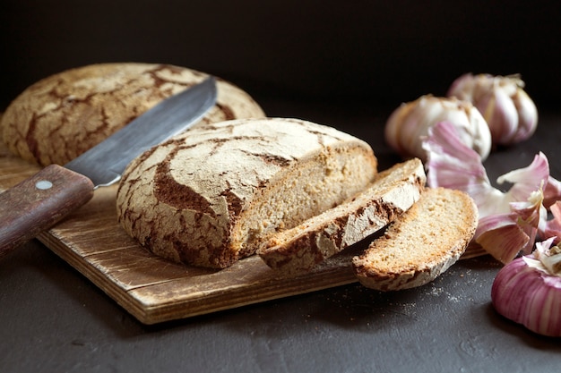 Pain de seigle à l&#39;ail.