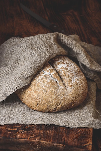 Pain de seigle fraîchement cuit