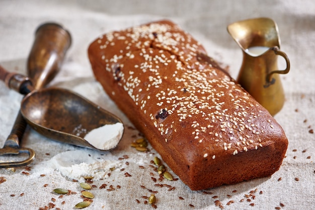 Pain sur un textile avec une farine