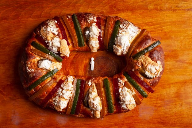 Photo pain traditionnel à la rosca de reyes. célébration du mexique et de l'amérique latine