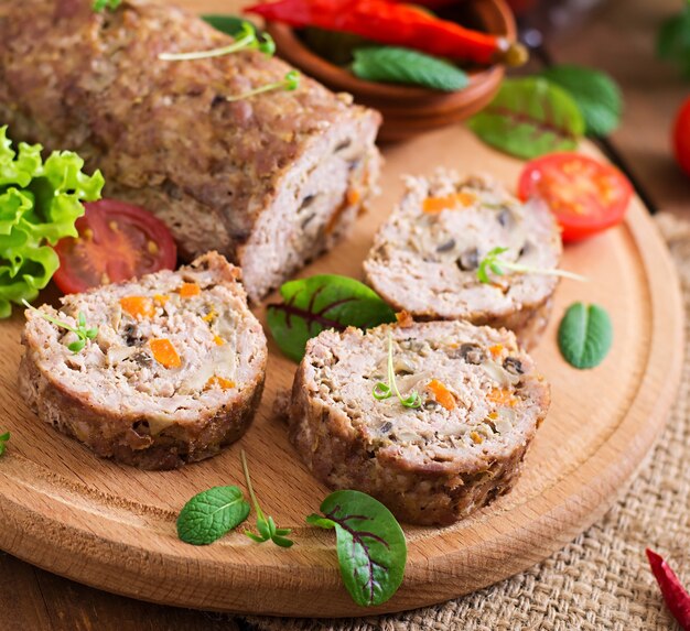 Pain de viande hachée aux champignons et carottes.