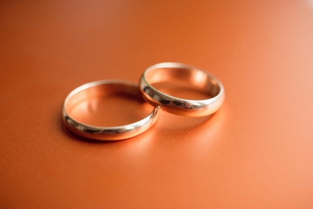 Paire d'alliances en or pour une cérémonie de mariage