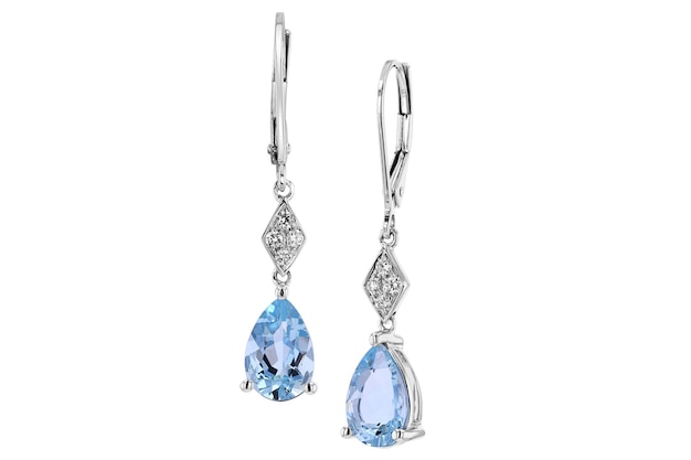 Une paire de boucles d'oreilles topaze bleue avec diamants